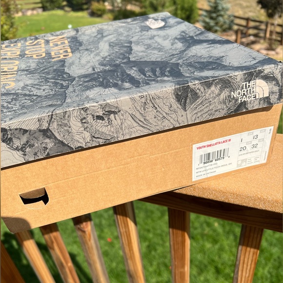 Girls North Face boots size 1 - Picture 9 of 10